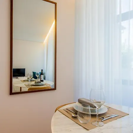 Domum Apartment *